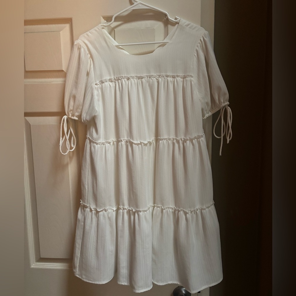 ALTARD STATE white short-sleeve dress.